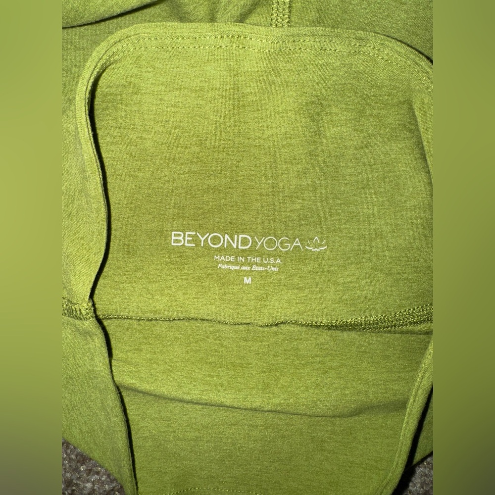 BEYOND YOGA LIGHT GREEN LEGGINGS